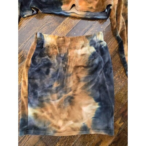 Two Piece Set Velour Black Tan Tie Dye Mini Skirt Cropped Hoodie - Picture 2 of 8